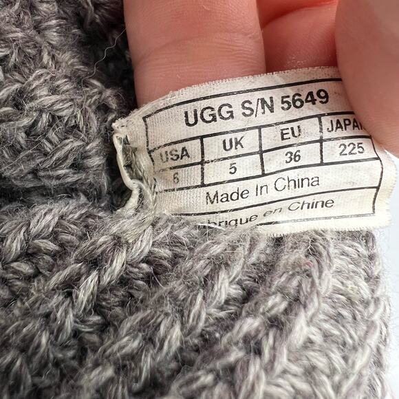 UGG Boots Youth 6 Cardy Sweater Knit Tall 5649 Gray Button - Picture 10 of 10